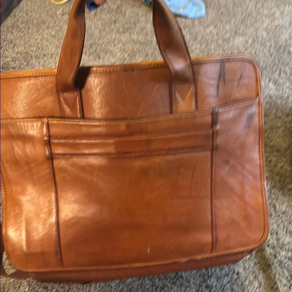 Brown Messenger Bag with Vintage Design and Adjustable Strap